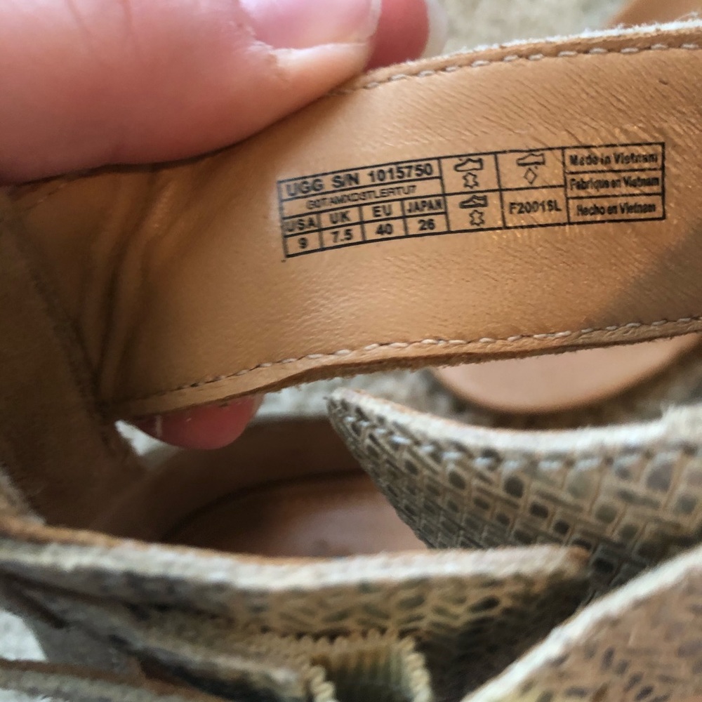 ❌✋🏻 UGGs Wedge Sandals Size 9 - Picture 3 of 11